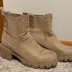 Madden Girl Women’s Chunky Chelsea Boot - Beige Suede